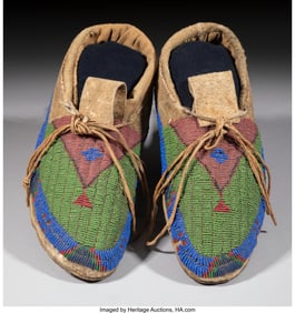70213&colon; A Pair of Sioux Beaded Hide Moccasins  c&period; 1900  