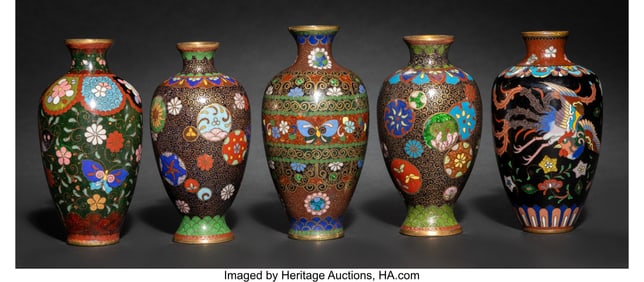 29086&colon; Five Japanese Cloisonné Enamel Vases&comma; Meiji per