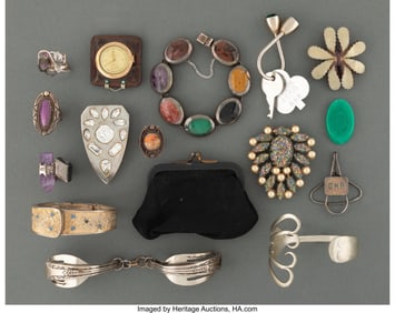 38038&colon; Group of 15 pieces of costume jewelry belonging 