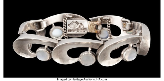 74220: An Antonio Pineda Silver and Moonstone Bracelet,