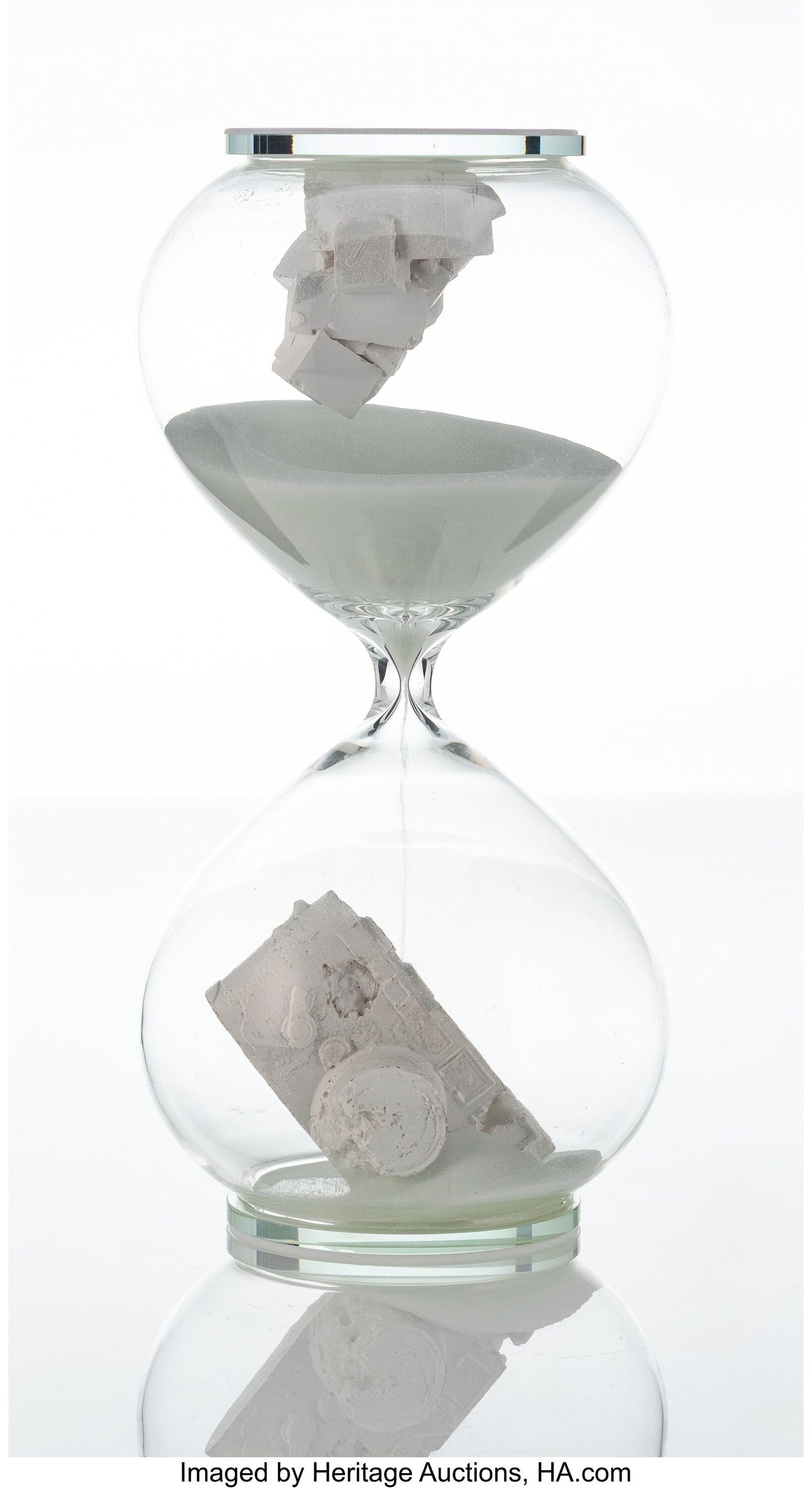 Daniel Arsham (b. 1980) Hourglass 001, 2018 Glas: Daniel Arsham (b. 1980) Hourglass 001, 2018 Glass, sand, and resin 9-3/4 x 4-1/2 x 4-1/2 inches (24.8 x 11.4 x 11.4 cm) Ed