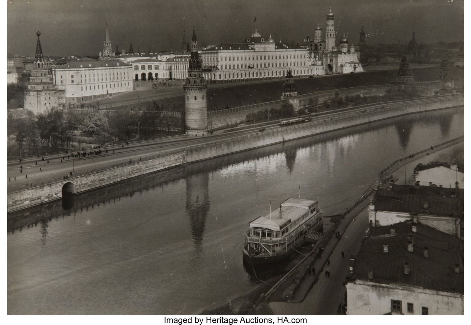 Margaret Bourke-White (American, 1904-1971) Krem: Margaret Bourke-White (American, 1904-1971) Kremlin, Moscow, 1938 Gelatin silver print 9-3/8 x 13-3/8 inches (23.8 x 34.0 cm) (image&so