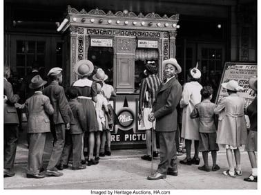 39064&colon; Russell Lee &lpar;American&comma; 1903-1986&rpar; In Front of th