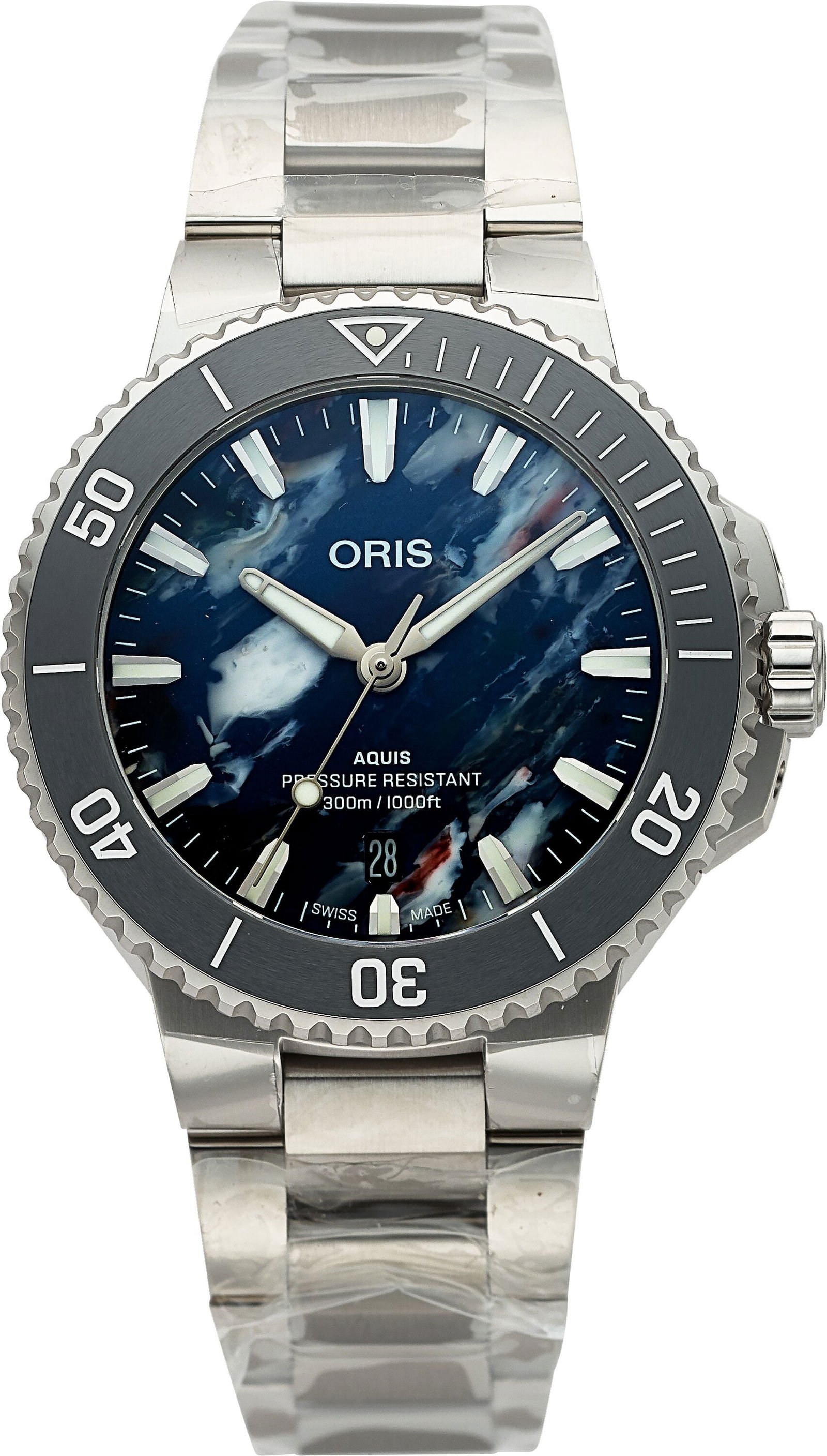 Oris Aquis Date Upcycle Calibre 400 Case: 43 mm: Oris Aquis Date Upcycle Calibre 400 Case: 43 mm, stainless steel case with tungsten bezel, three body with six screw exhibition back, 4088610 Dial: recycled PET plastic d