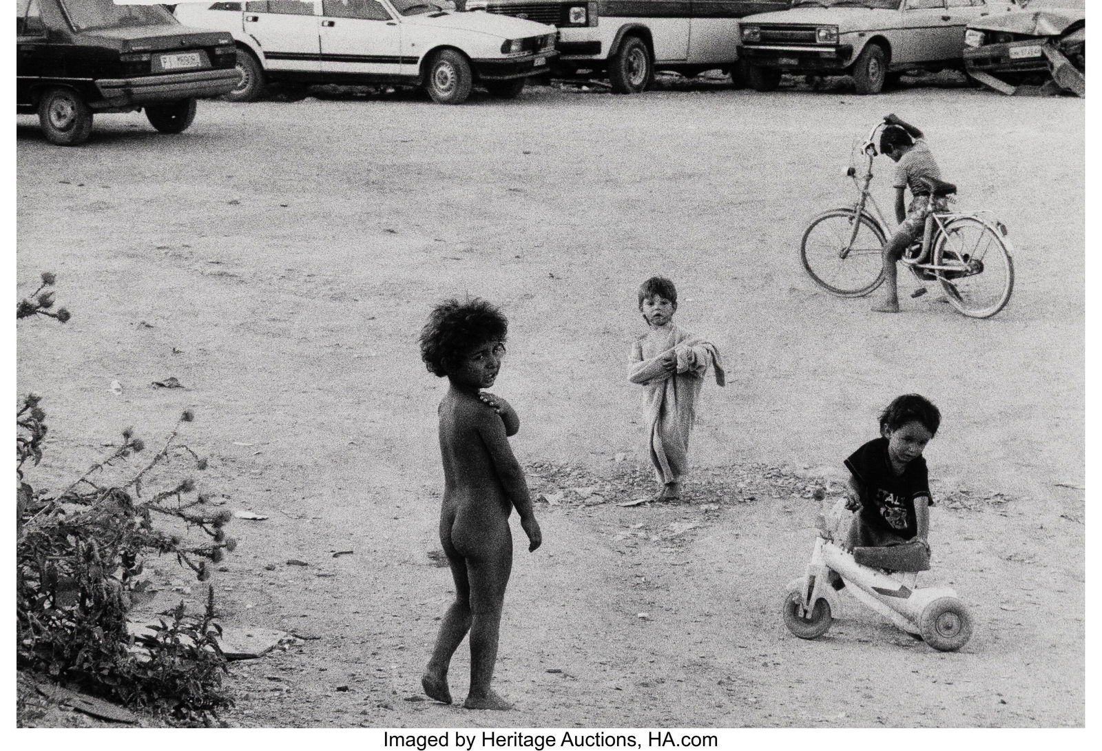 Gianni Berengo Gardin (Italian, 1930-2025) Zinga: Gianni Berengo Gardin (Italian, 1930-2025) Zingari a Firenze (Gypsies in Florence), 1993 Gelatin silver print 10 x 14-3/4 inches (25.4 x 37.5 cm&