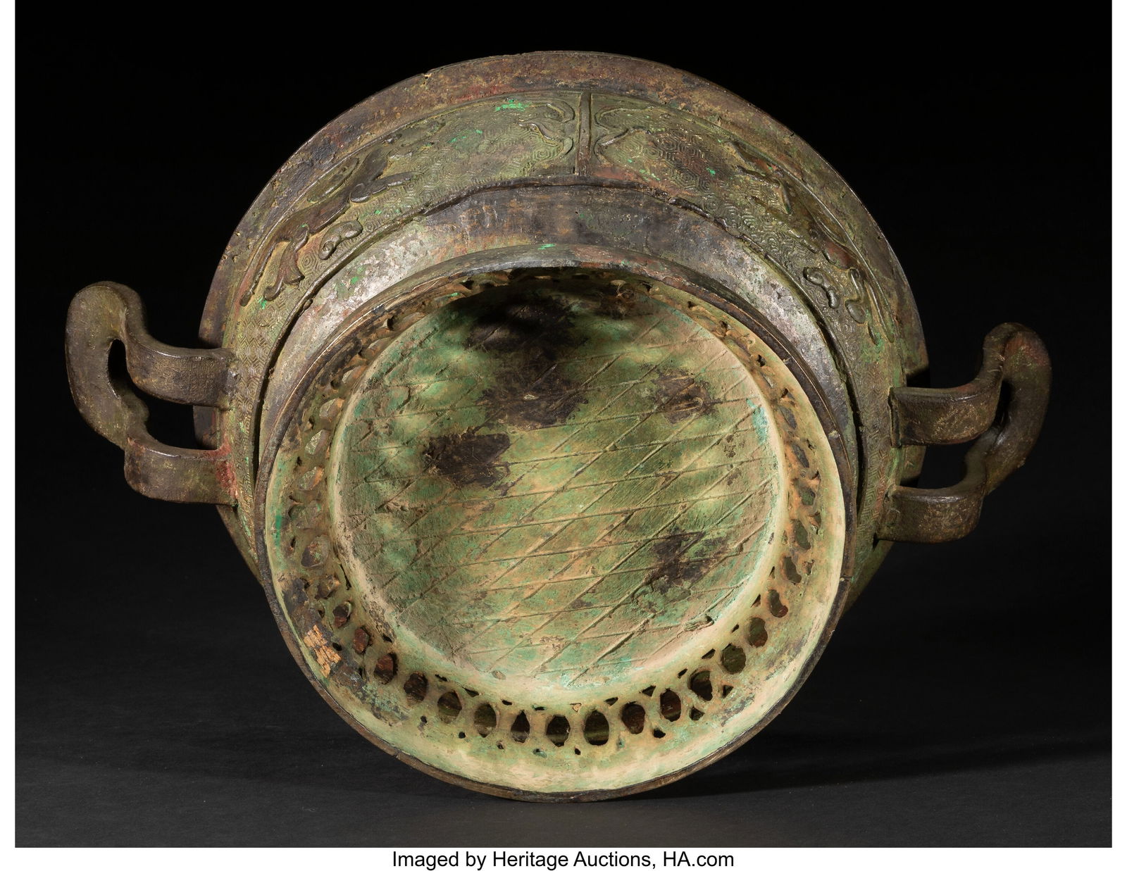 A Chinese Archaistic Bronze Double-Handled Vesse - 6