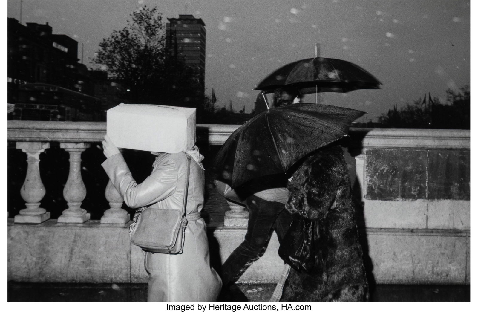 Martin Parr (British, 1952-2025) Dublin, O'Conne: Martin Parr (British, 1952-2025) Dublin, O'Connell Bridge, 1981 Gelatin silver print 6-1/4 x 9-1/2 inches (15.9 x 24.1 cm) (image)