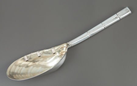 A GORHAM No. 330 PATTERN SILVER AND SILVER GILT : A GORHAM No. 330 PATTERN SILVER AND SILVER GILT SERVING SPOON&nb