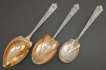 A THREE-PIECE GORHAM JAPANESE PATTERN SILVER AND: A THREE-PIECE GORHAM JAPANESE PATTERN SILVER AND SILVER GIL