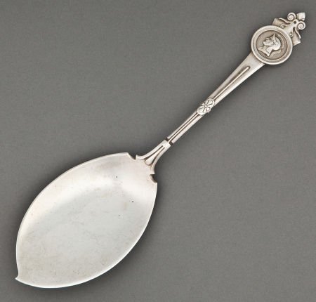 A GORHAM MEDALLION PATTERN SILVER SLICE Gorham : A GORHAM MEDALLION PATTERN SILVER SLICE Gorham