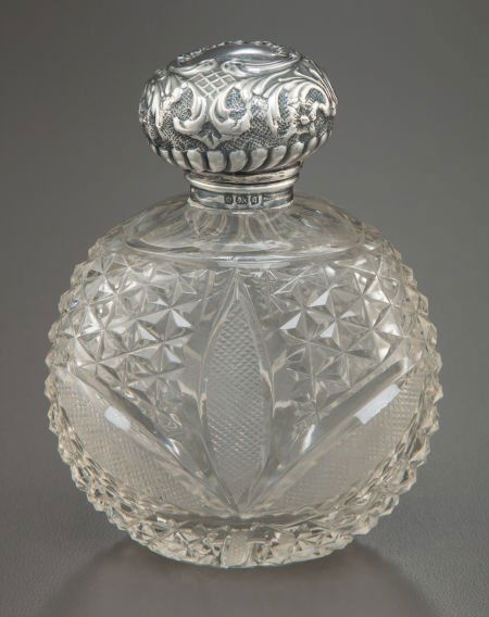 A WALKER & HALL VICTORIAN CUT GLASS AND SILVER P: A WALKER & HALL VICTORIAN CUT GLASS AND SILVER PERFUME BOTTLE Walker & Hall, Sheffiel