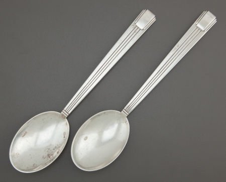 A PAIR OF TIFFANY & CO. CENTURY PATTERN SILVER S: A PAIR OF TIFFANY & CO. CENTURY PATTERN SILVER SERVING SPOONS