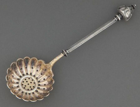 A GEORGE SHARP SILVER AND SILVER GILT SUGAR SIFT: A GEORGE SHARP SILVER AND SILVER GILT SUGAR SIFTER George B. Sharp, Philadelphia, Pen