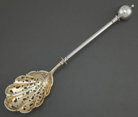 A GEORGE SHARP SILVER AND SILVER GILT SUGAR SIFT: A GEORGE SHARP SILVER AND SILVER GILT SUGAR SIFTER George B. Sharp, Philadelphia, Pen