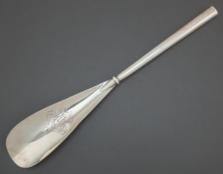 A DOMINICK & HAFF SILVER SHOE HORN Dominick & H: A DOMINICK & HAFF SILVER SHOE HORN Dominick & Haff, New York, New York, circa 1910