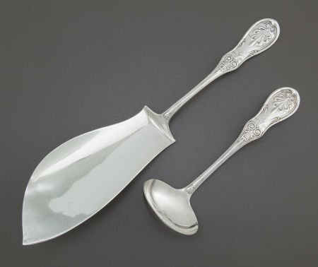 A TIFFANY & CO. SARATOGA PATTERN SILVER CREAM LA: A TIFFANY & CO. SARATOGA PATTERN SILVER CREAM LADLE AND SILVER SLICE