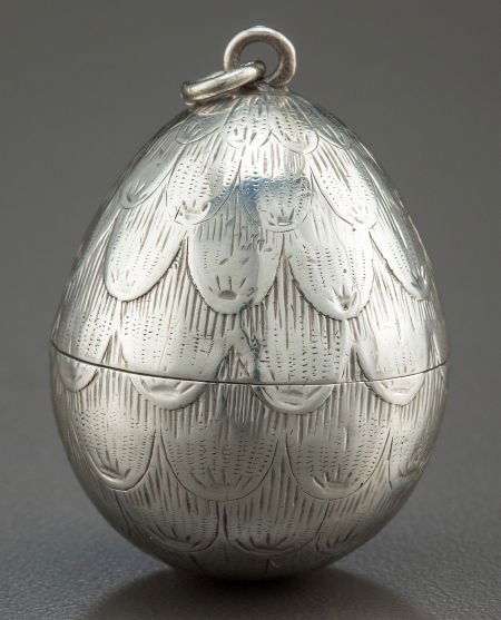 AN AMERICAN COIN SILVER EGG-FORM NUTMEG GRATER: AN AMERICAN COIN SILVER EGG-FORM NUTMEG GRATER Maker unknown, circa 1860Marks: