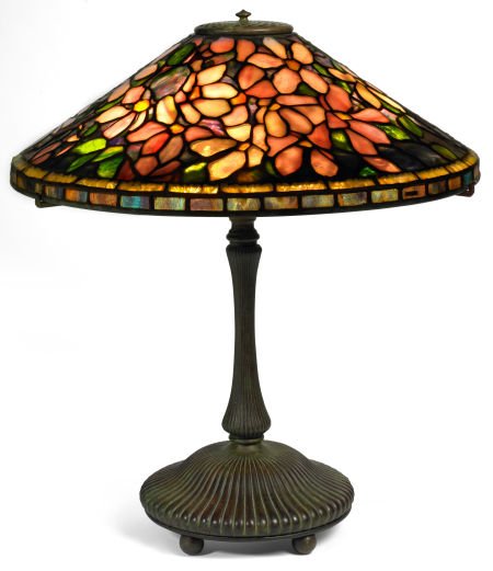 A TIFFANY STUDIOS STYLE CLEMATIS TABLE LAMP 21 i: A TIFFANY STUDIOS STYLE CLEMATIS TABLE LAMP 21 inches