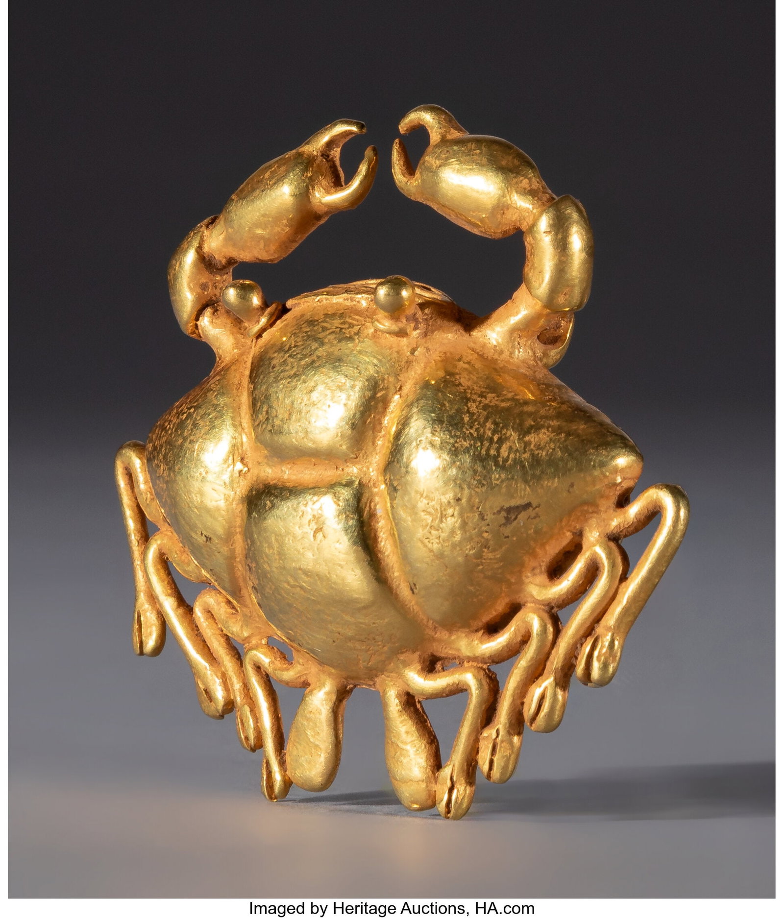 A Pre-Columbian Gold Crab Pendant Panama, proba (1 of 3)