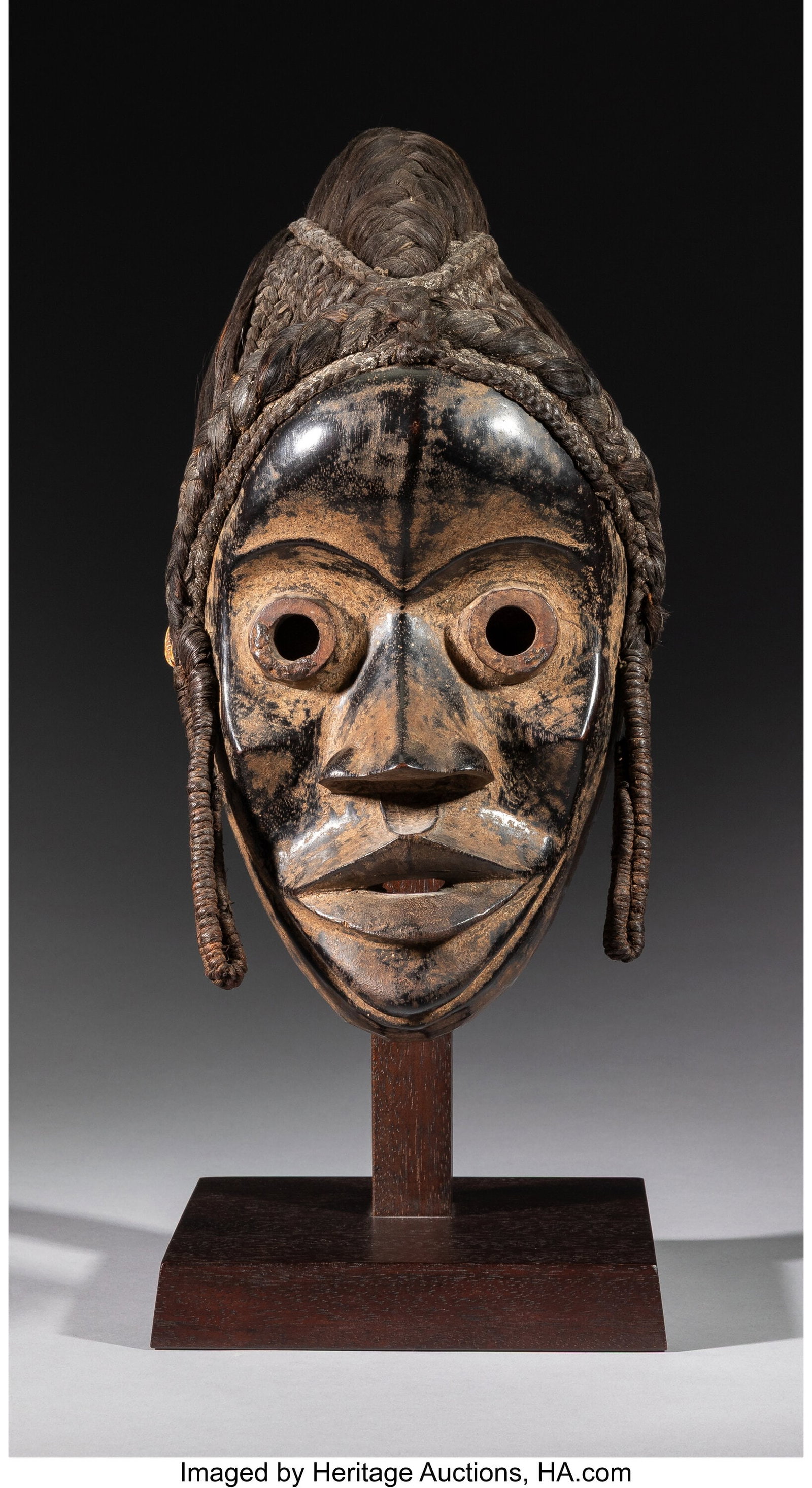 An Exceptional Dan Mask and Coiffure (Zakpei or  (1 of 7)