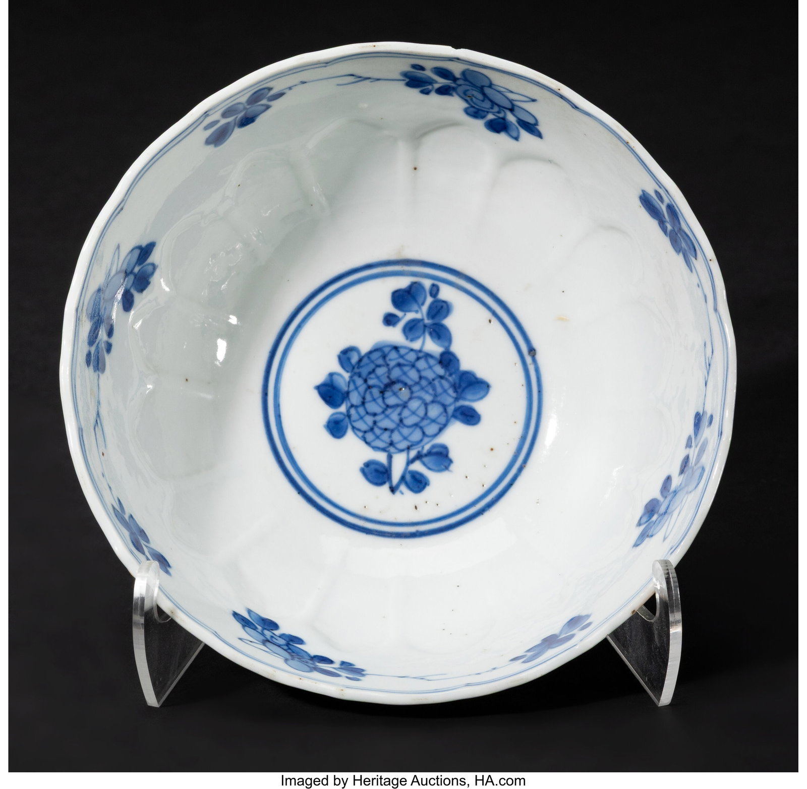 A Chinese Blue and White Lobed 'Floral' Bowl, Si (1 of 4)