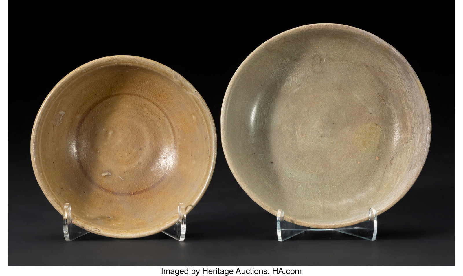Two Asian Celadon-Glazed Bowls, 14th/15th centur (1 of 2)