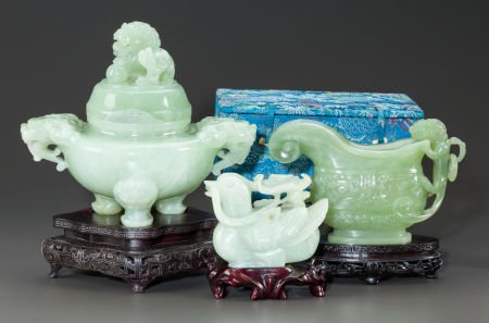 A CARVED JADE CENSER TOGETHER WITH A CASED CARVE: A CARVED JADE CENSER TOGETHER WITH A CASED CARVED JADE FIGURINE OF A DUCK WITH STAND AND CARVED JADE V