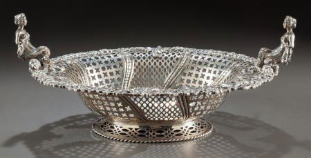 A WILLIAM COMYNS & SONS GEORGE V RETICULATED SIL: A WILLIAM COMYNS & SONS GEORGE V RETICULATED SILVER CENTER BOWLWilliam Comyns & Sons, Lond