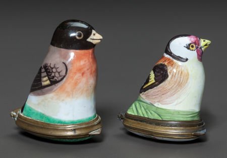 TWO ENGLISH ENAMELED METAL BIRD PATCH BOXES Earl: TWO ENGLISH ENAMELED METAL BIRD PATCH BOXES Early 19th century 1-3/4 inches high (4.4 cm