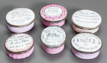 SIX ENGLISH ENAMELED METAL PATCH BOXES WITH MOTT: SIX ENGLISH ENAMELED METAL PATCH BOXES WITH MOTTOS AND VERSES Early 19th century 1-1/8 i