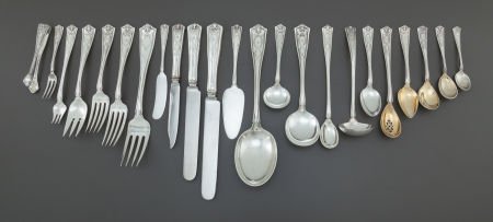 A ONE HUNDRED SEVENTY-SEVEN PIECE TIFFANY & CO. : A ONE HUNDRED SEVENTY-SEVEN PIECE TIFFANY & CO. WINTHROP PATTERN