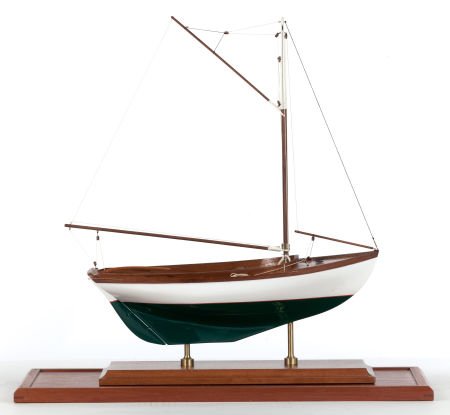 TWO SCALE SHIP MODELS OF SAILING BOATS 23 x 22-1: TWO SCALE SHIP MODELS OF SAILING BOATS23 x 22-1/2 x 10-1/2 inches (58.4 x 57.2 x 26.7 cm)