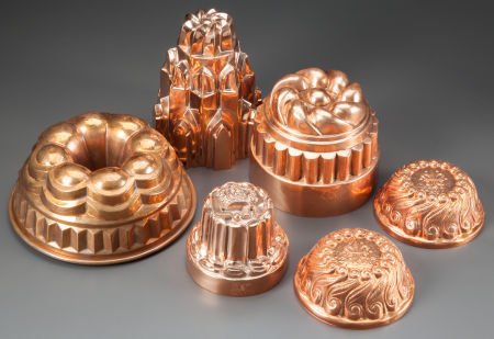SIX ENGLISH COPPER JELLY MOLDS OF VARIOUS SHAPES: SIX ENGLISH COPPER JELLY MOLDS OF VARIOUS SHAPES AND SIZES Late 19th/early 20th century