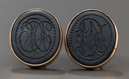 A PAIR OF WEDGWOOD & BENTLEY MONOGRAM SEALS SET : A PAIR OF WEDGWOOD & BENTLEY MONOGRAM SEALS SET AS CUFFLINKS Circa 1770 Marks: WEDGWO