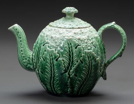 AN ENGLISH CREAMWARE CAULIFLOWER TEAPOT 18th cen: AN ENGLISH CREAMWARE CAULIFLOWER TEAPOT18th century4-1/2 inches high (11.4 cm)