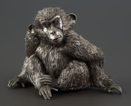 A BUCCELLATI ITALIAN SILVER FIGURAL TABLE ORNAME: A BUCCELLATI ITALIAN SILVER FIGURAL TABLE ORNAMENT: MONKEY 