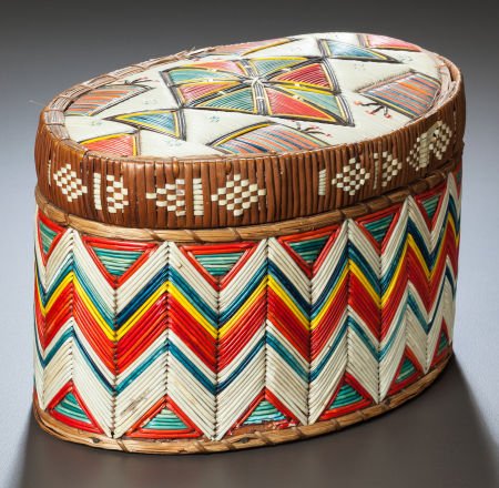 A MICMAC QUILLED TRINKET BASKET c. 1900: A MICMAC QUILLED TRINKET BASKET c. 1900 composed of birch bark, decorated with natural a