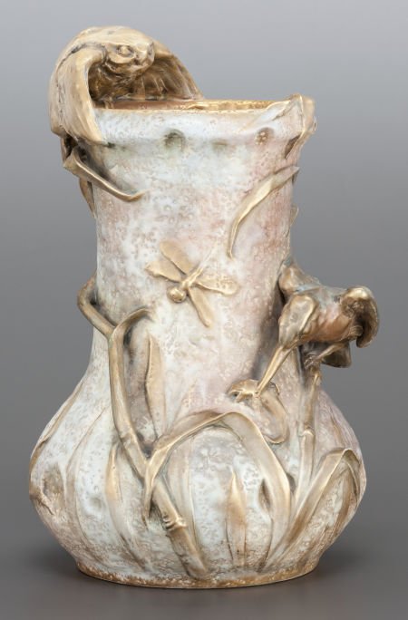 AN AUSTRIAN AMPHORA POTTERY VASE 20th century Ma: AN AUSTRIAN AMPHORA POTTERY VASE20th centuryMarks: (crown), AMPHORA, AUSTRIA, 4523,