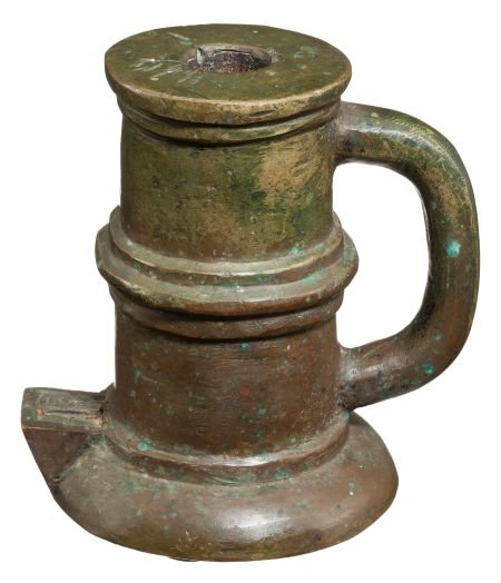 AN 18TH OR 19TH CENTURY THUNDER MUG MORTAR: AN 18TH OR 19TH CENTURY THUNDER MUG MORTAR Muzzle approximately 1-inch in diameter, 5 7/8-i