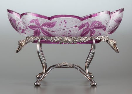 A VAL ST. LAMBERT CUT AND FLASHED GLASS CENTER B: A VAL ST. LAMBERT CUT AND FLASHED GLASS CENTER BOWL AND AN ASSOCIATED SILVERED METAL STAND