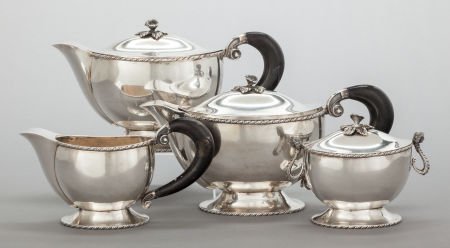A FOUR PIECE ITALIAN SILVER AND EBONIZED WOOD TE: A FOUR PIECE ITALIAN SILVER AND EBONIZED WOOD TEA AND COFFEE SERVICE Fratelli Cacchione, Mi