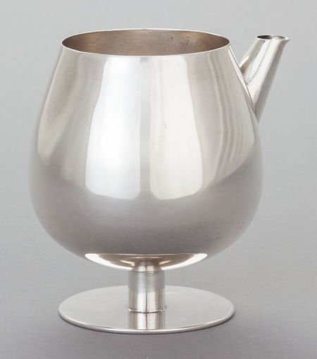 A WILLIAM SPRATLING MEXICAN SILVER COCKTAIL SHAK: A WILLIAM SPRATLING MEXICAN SILVER COCKTAIL SHAKER William Spratling, Taxco, Mexico, circa