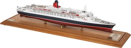 SCALE MODEL OF THE CUNARD LINER "QUEEN ELIZABETH: SCALE MODEL OF THE CUNARD LINER "QUEEN ELIZABETH II'Case dimension: 8 x 28 x 7 inches (20