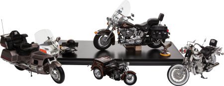 FOUR SCALE MODEL MOTORCYCLES Length of largest: : FOUR SCALE MODEL MOTORCYCLES Length of largest: 16 inches (40.6 cm) Four high quality di