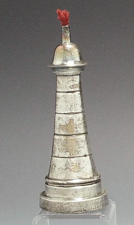AN ENGLISH EDWARDIAN SILVER CIGAR LAMP, Carringt: AN ENGLISH EDWARDIAN SILVER CIGAR LAMP, Carrington & Co., London, 1932 Marks: C&C, (li