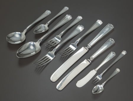 A ONE HUNDRED AND TWENTY-SEVEN PIECE AMERICAN SI: A ONE HUNDRED AND TWENTY-SEVEN PIECE AMERICAN SILVER ETRUSCAN PA