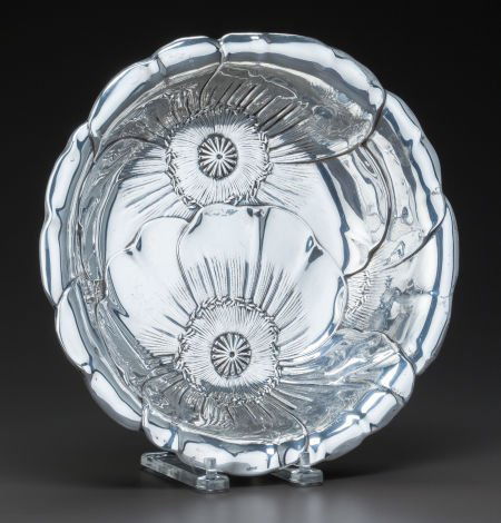 AN AMERICAN SILVER BOWL, Wallace Silversmiths, I: AN AMERICAN SILVER BOWL, Wallace Silversmiths, Inc., Wallingford, Connecticut, circa 1910