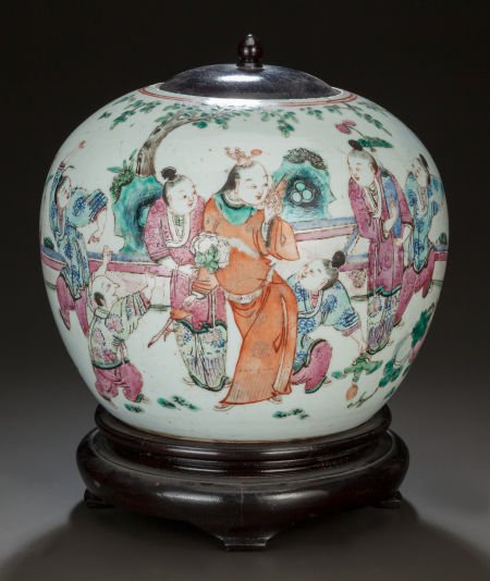 A CHINESE FAMILLE ROSE PORCELAIN COVERED JAR WIT: A CHINESE FAMILLE ROSE PORCELAIN COVERED JAR WITH WOOD BASE 11-1/2 inches high (29.2 cm) (o