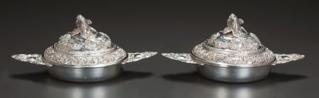 A PAIR OF GIUSEPPE VERNONI PIEDMONTESE ITALIAN S: A PAIR OF GIUSEPPE VERNONI PIEDMONTESE ITALIAN SILVER COVERED ECUELLES, Turin, Italy, cir
