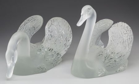 A PAIR OF LALIQUE CLEAR AND FROSTED GLASS CYGNE (1 of 2)